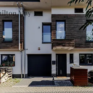  Dom wakacyjny The Family House Wawer Polska